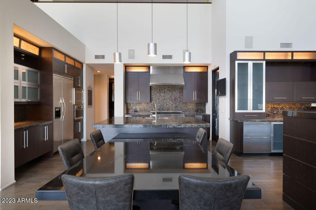 LA TIERRA ESTATES AMD - Residential