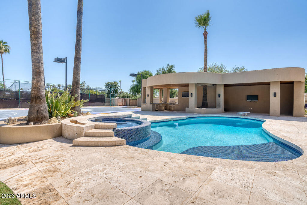 LA TIERRA ESTATES AMD - Residential
