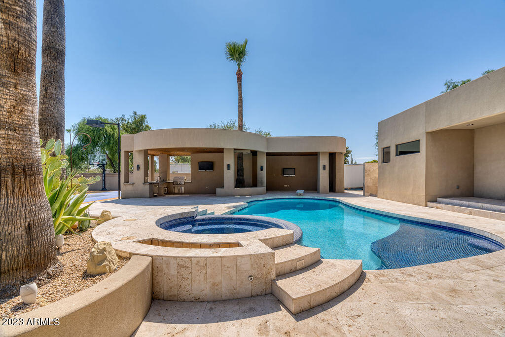 LA TIERRA ESTATES AMD - Residential