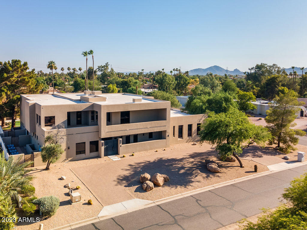 LA TIERRA ESTATES AMD - Residential