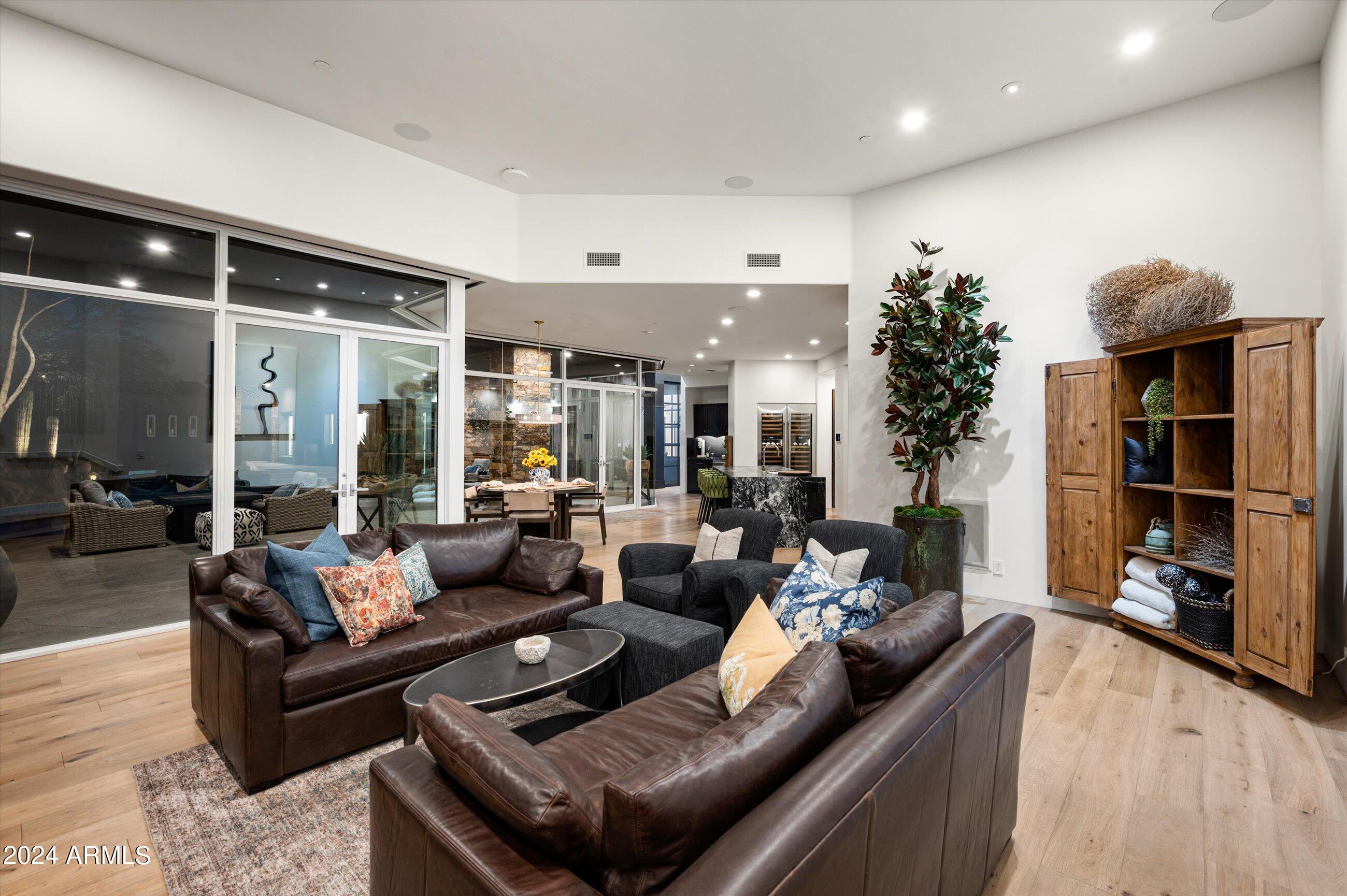 ESTANCIA - Residential