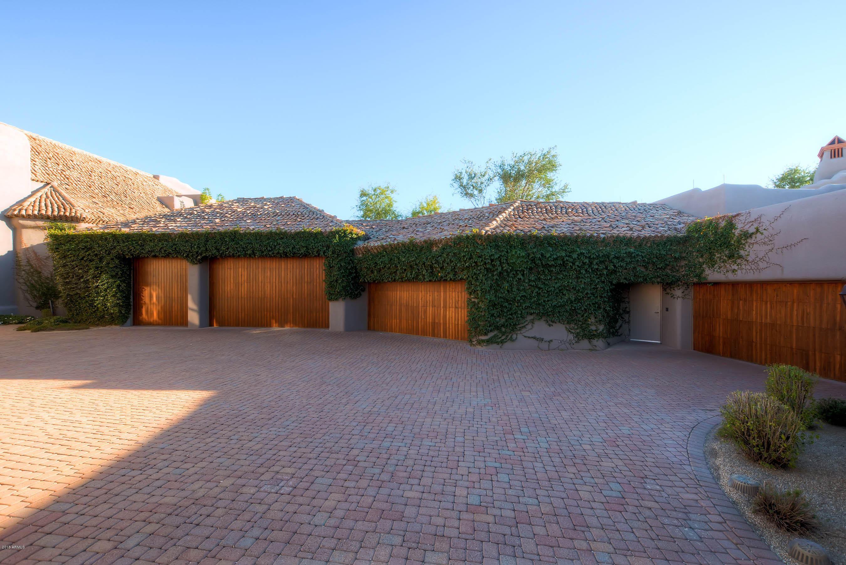 LAND DIVISION 9422 E HAPPY VALLEY RD SCOTTSDALE AZ
217-04-523, 217-04-524 - Residential