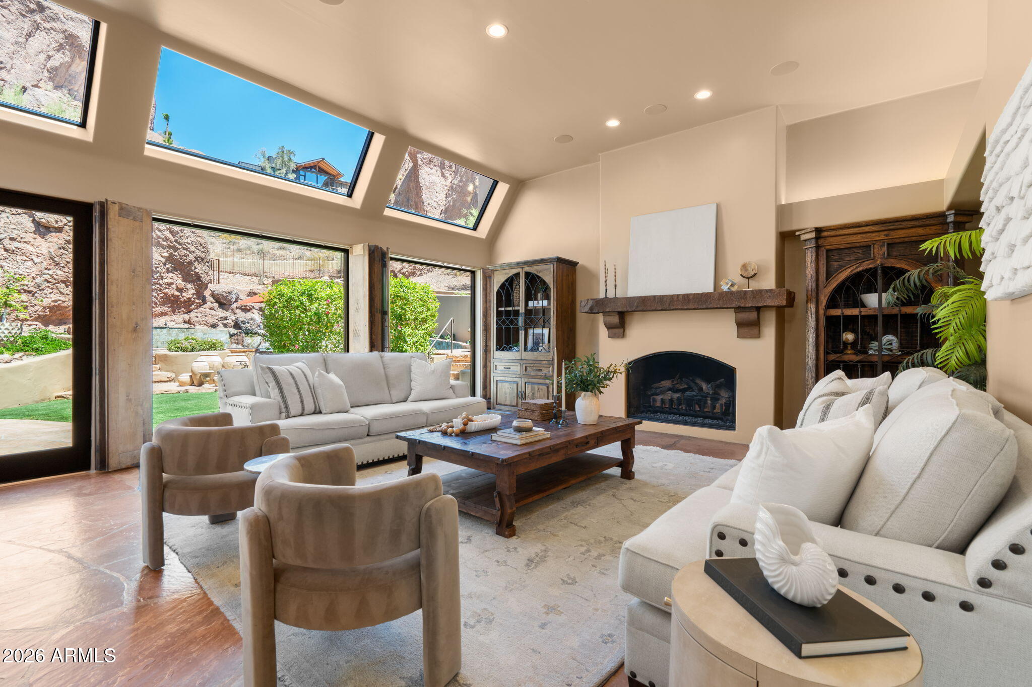 CAMELBACK CANYON - Residential