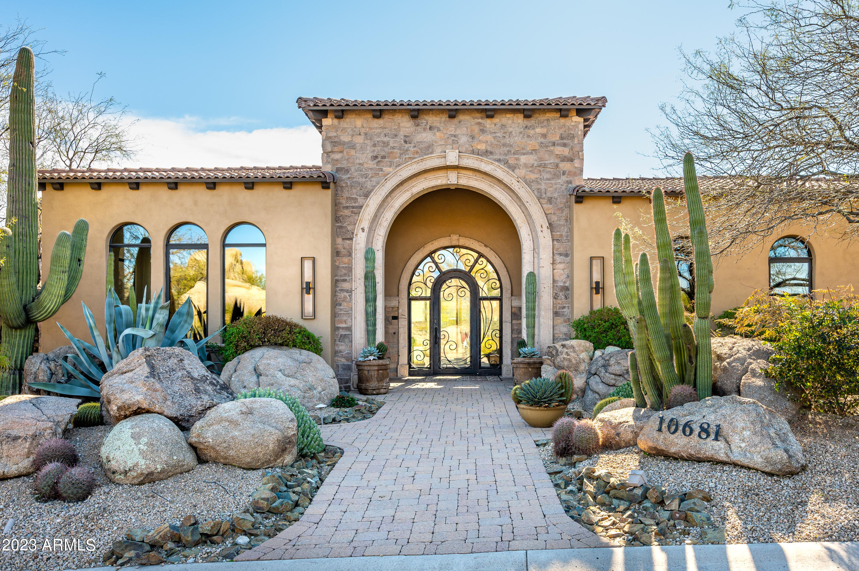 PINNACLE CANYON - Residential