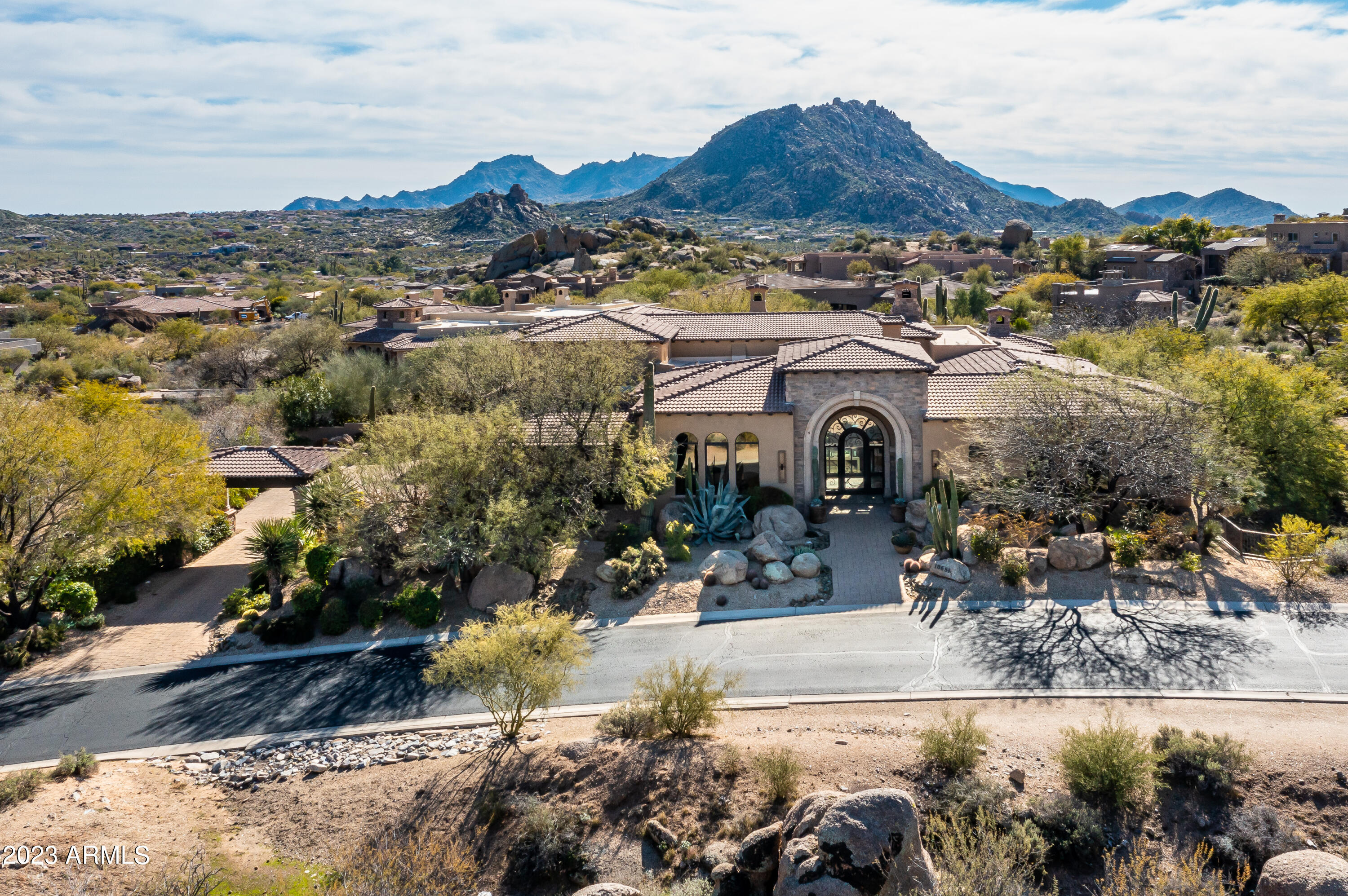 PINNACLE CANYON - Residential