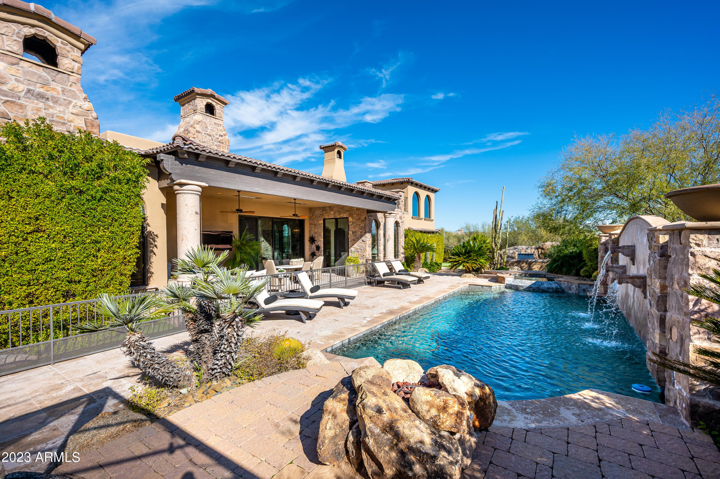 PINNACLE CANYON - Residential