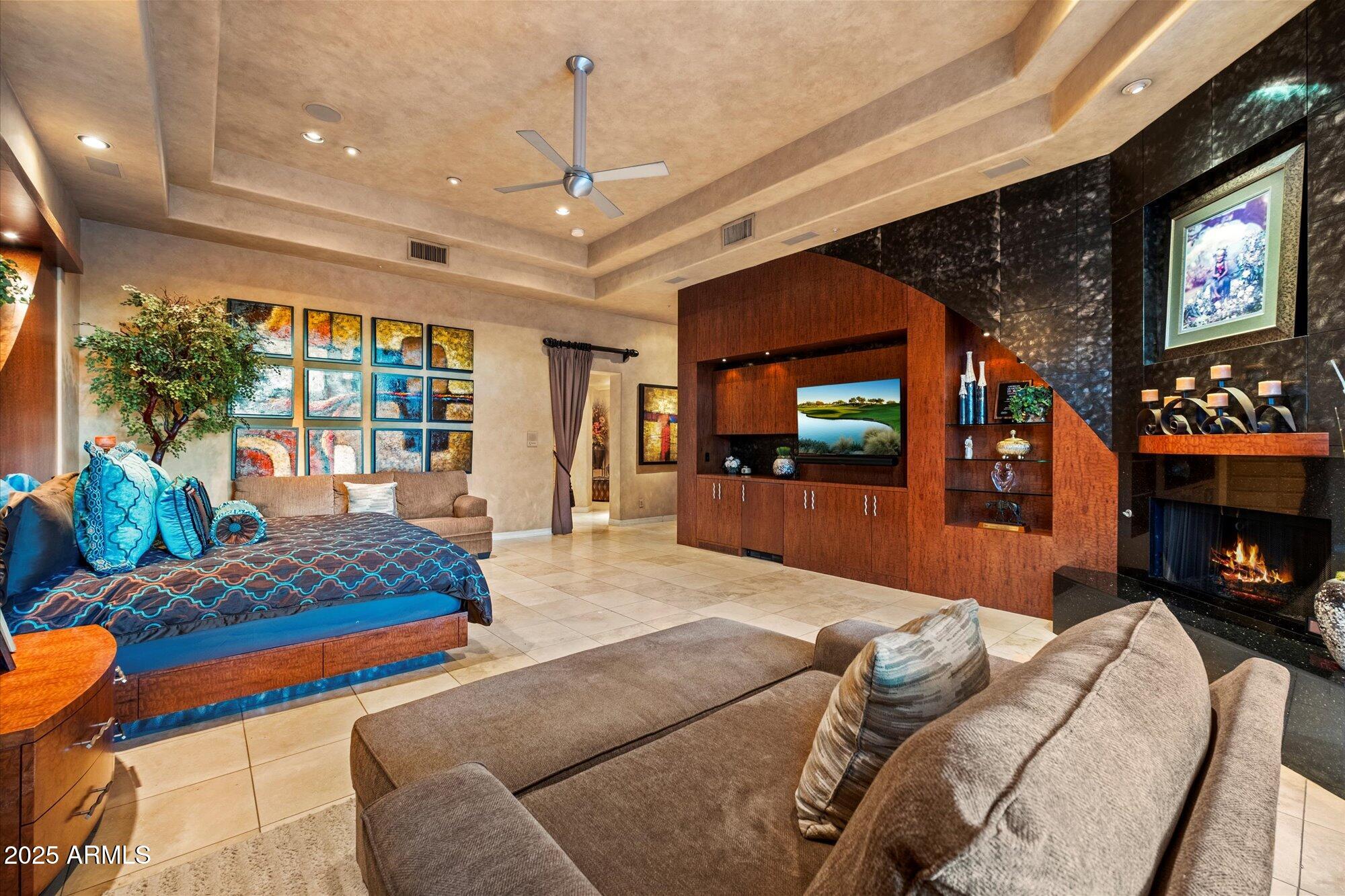 Equestrian Manor. - Residential