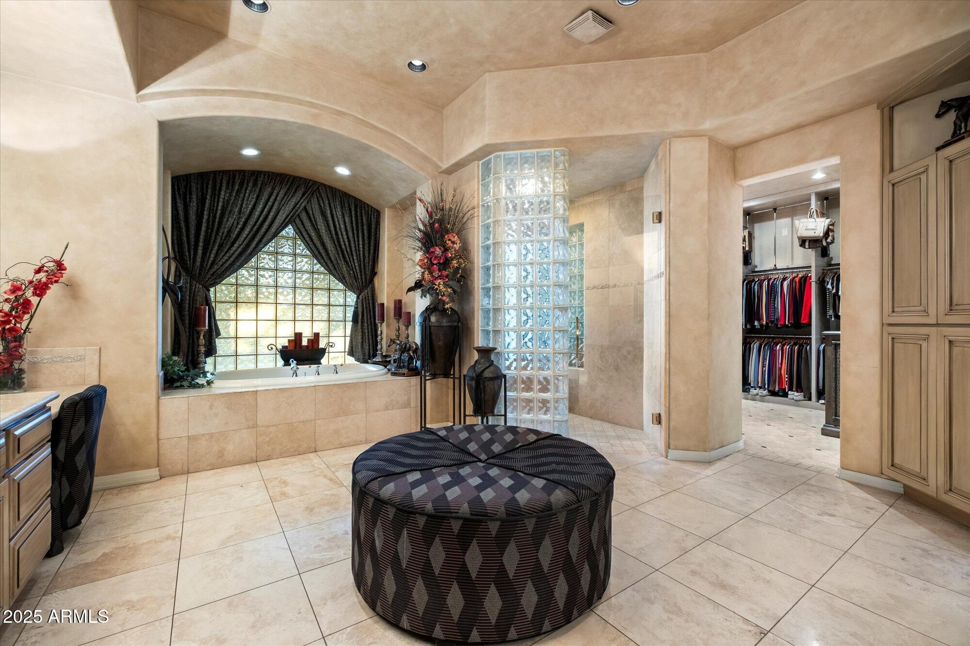 Equestrian Manor. - Residential