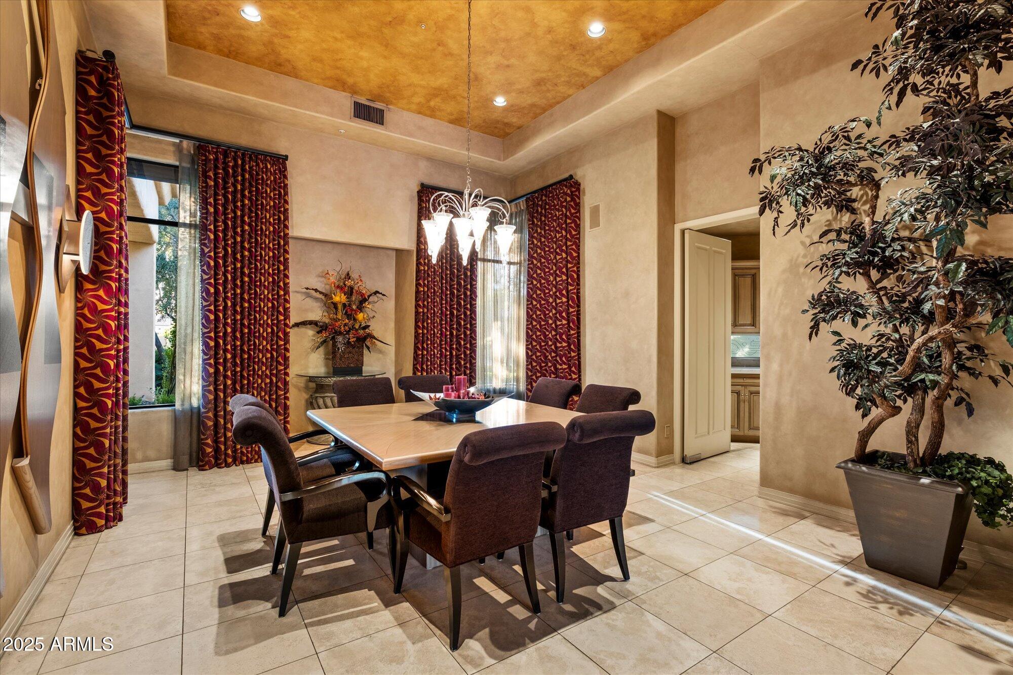 Equestrian Manor. - Residential