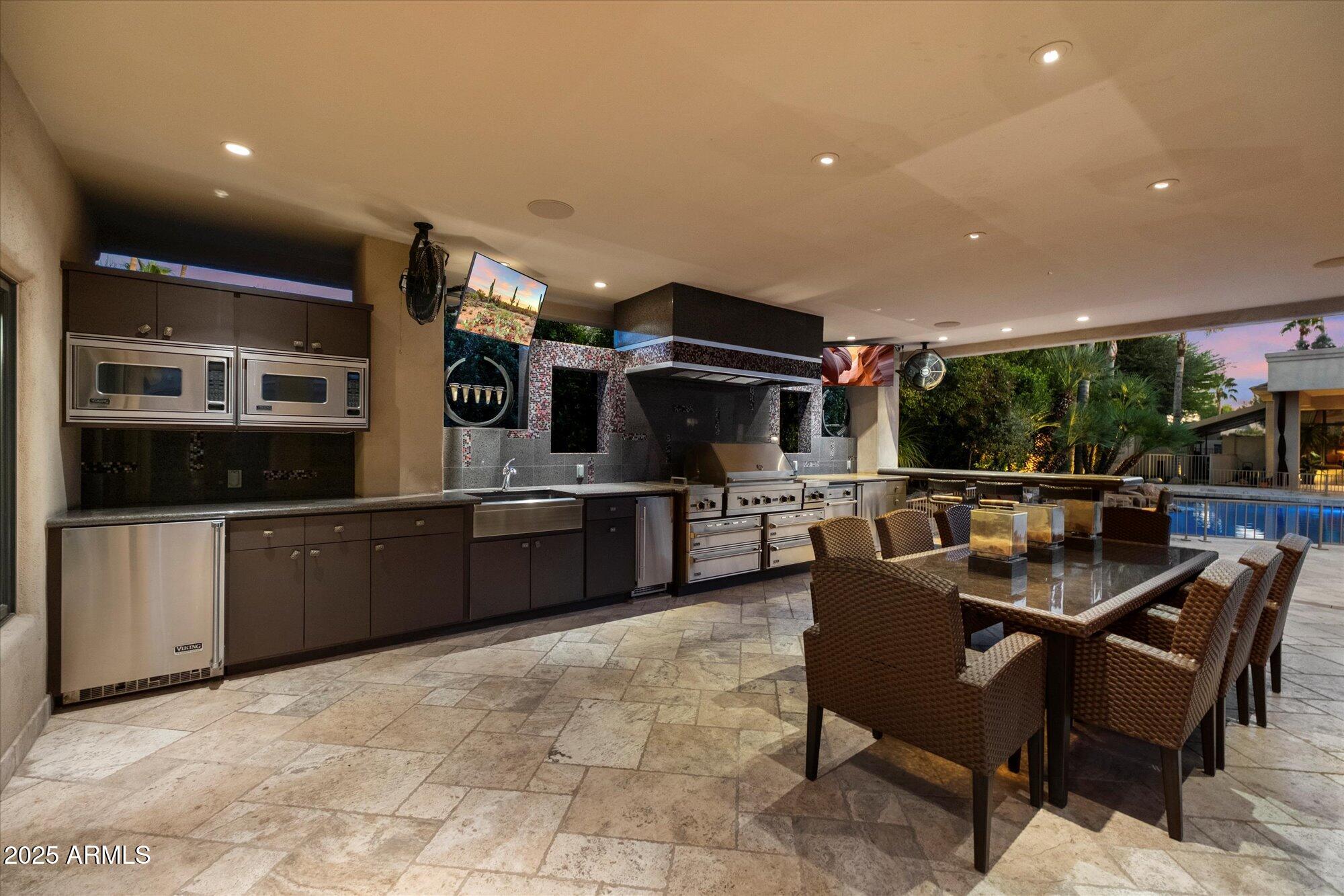 Equestrian Manor. - Residential