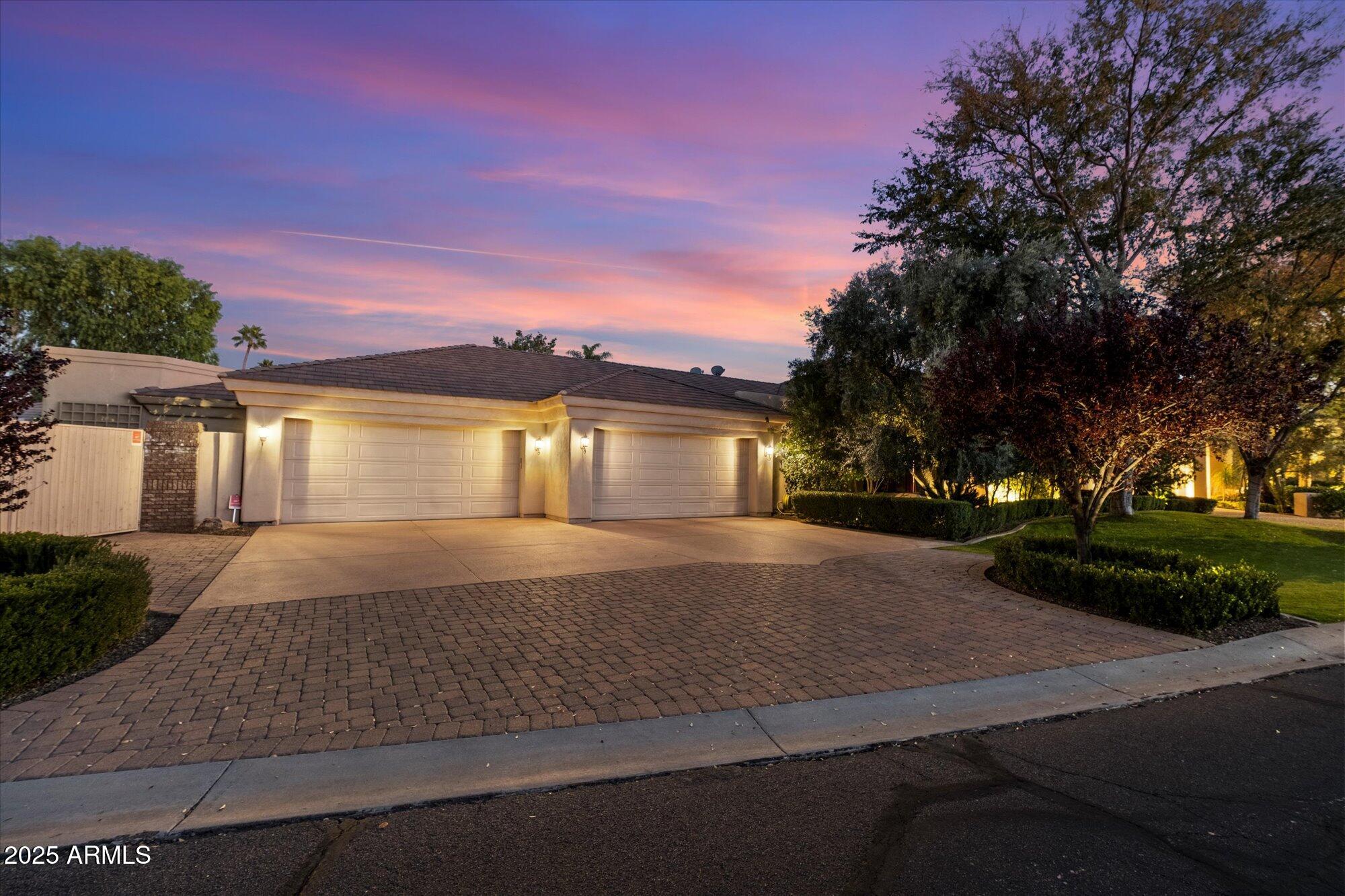 Equestrian Manor. - Residential