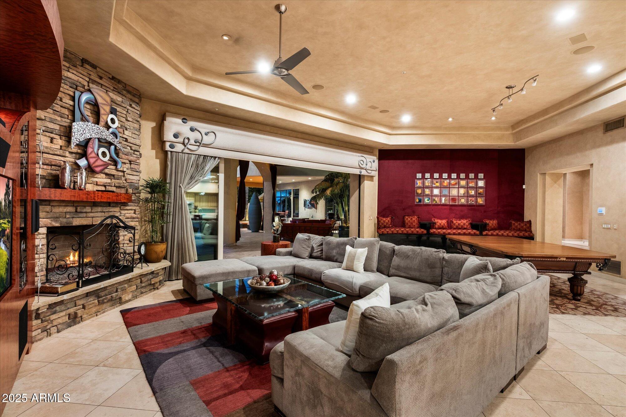 Equestrian Manor. - Residential