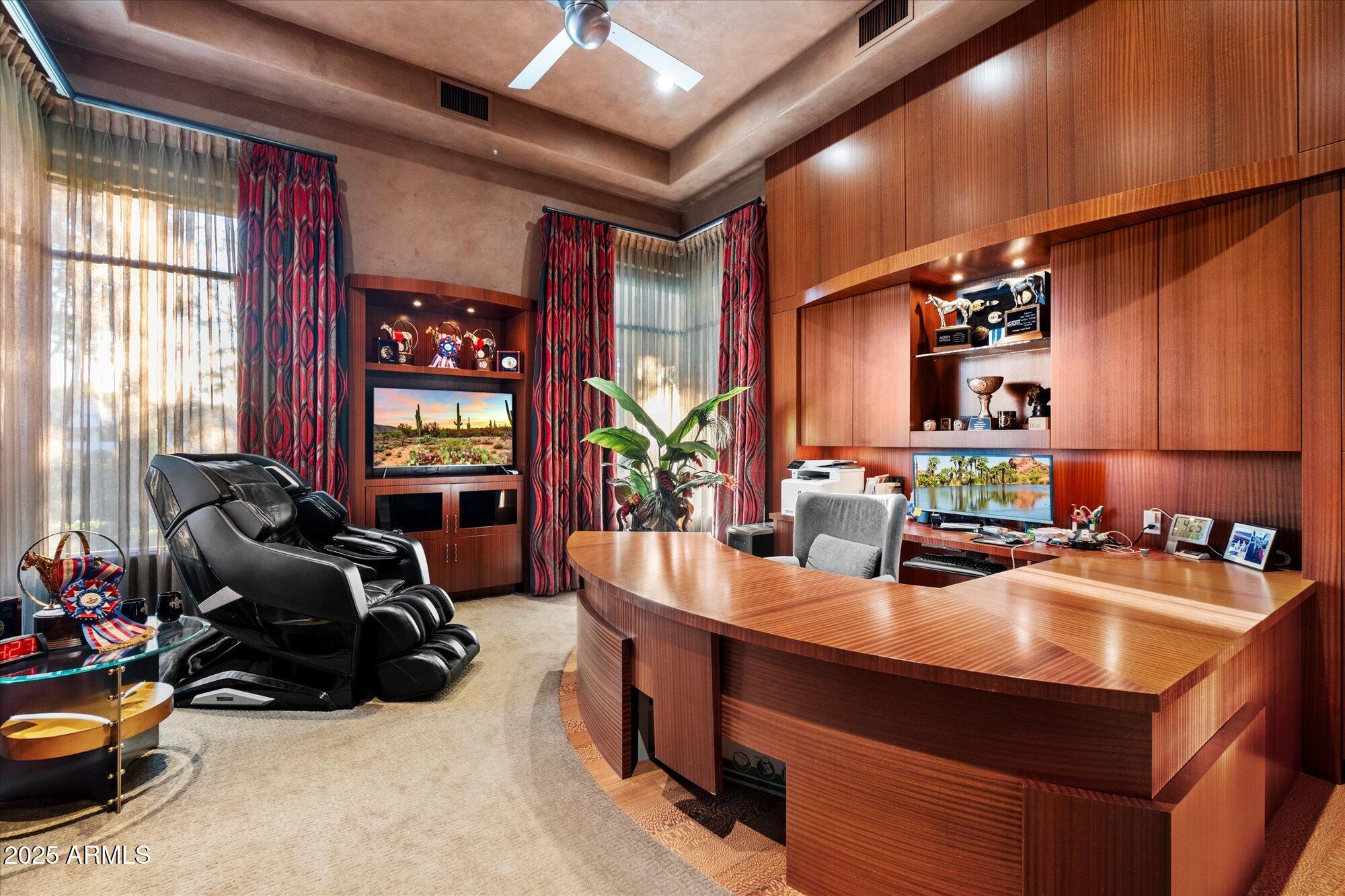 Equestrian Manor. - Residential
