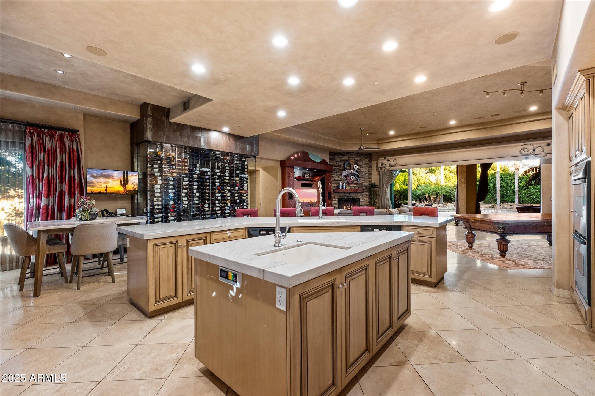 Equestrian Manor. - Residential