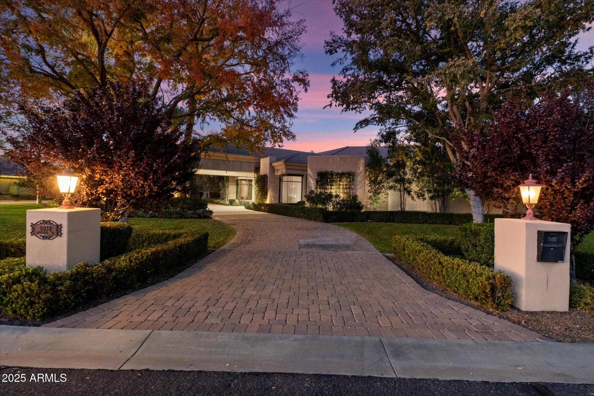 Equestrian Manor. - Residential