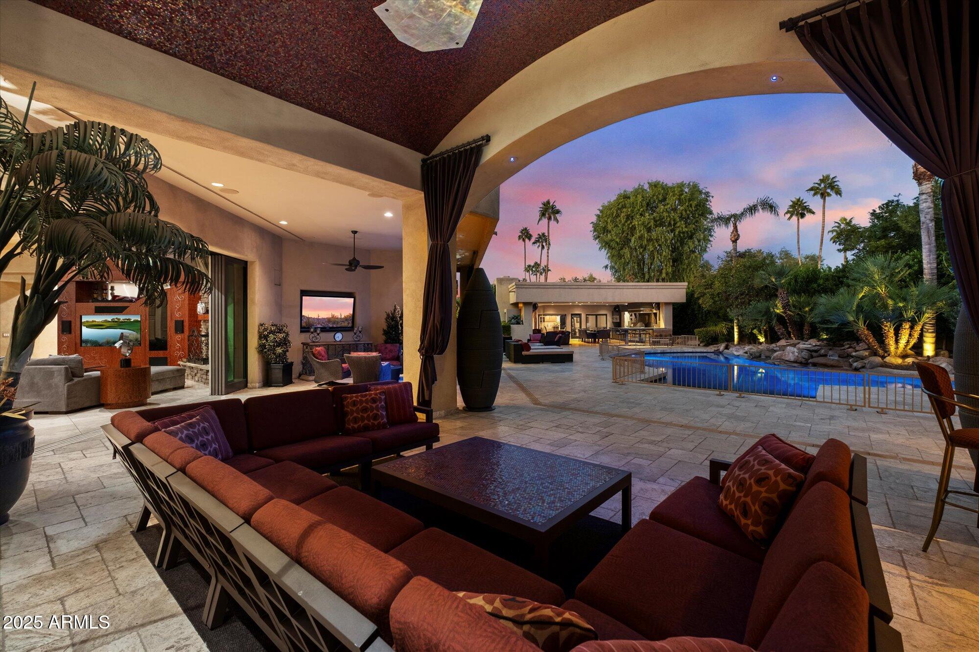 Equestrian Manor. - Residential