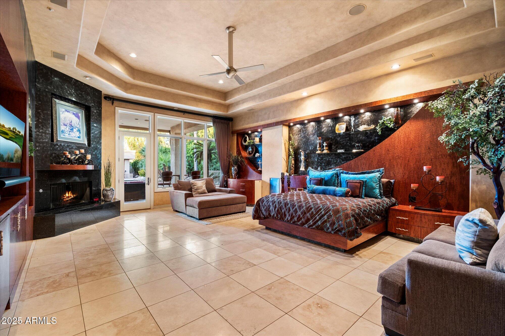 Equestrian Manor. - Residential
