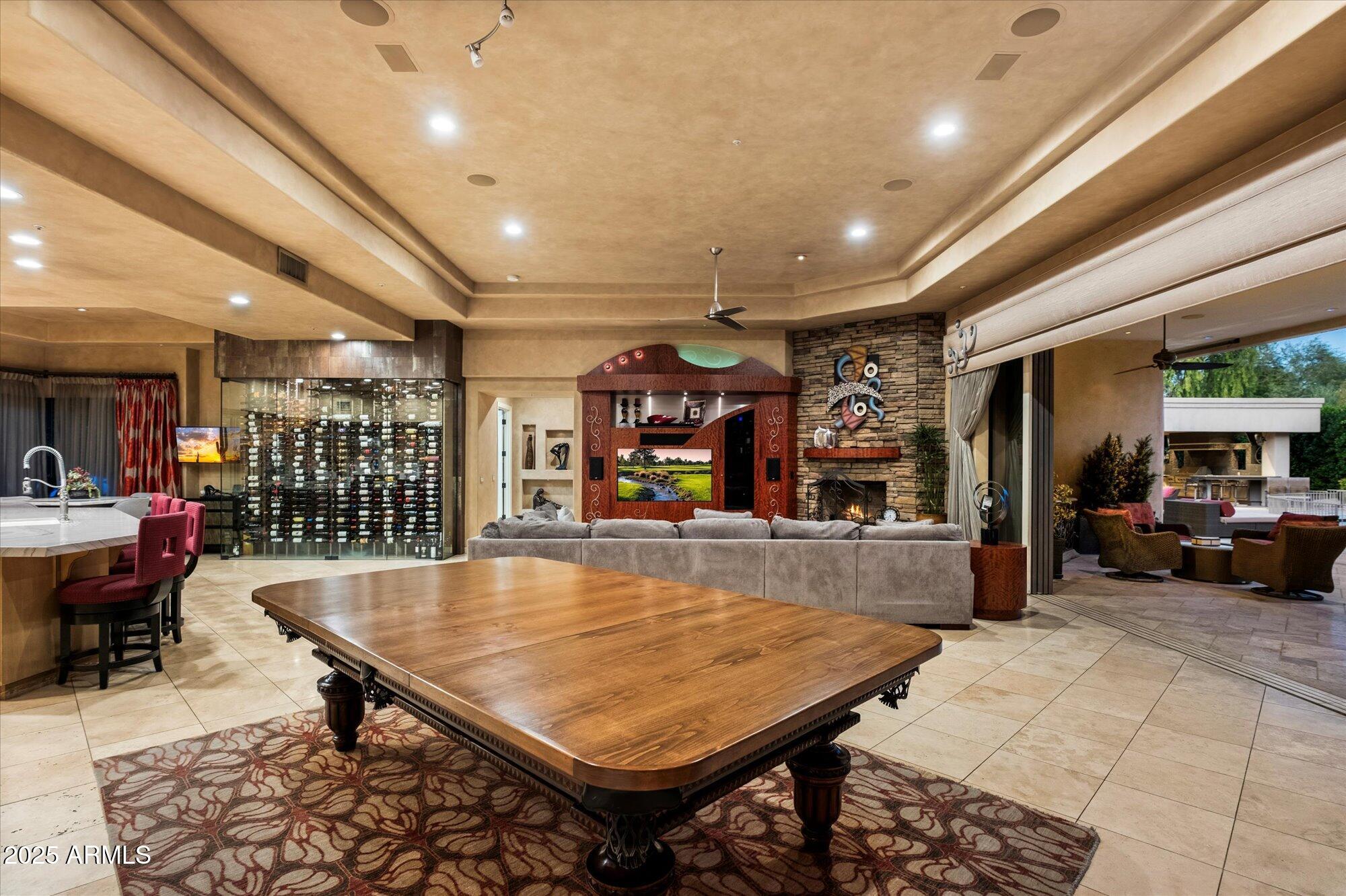 Equestrian Manor. - Residential