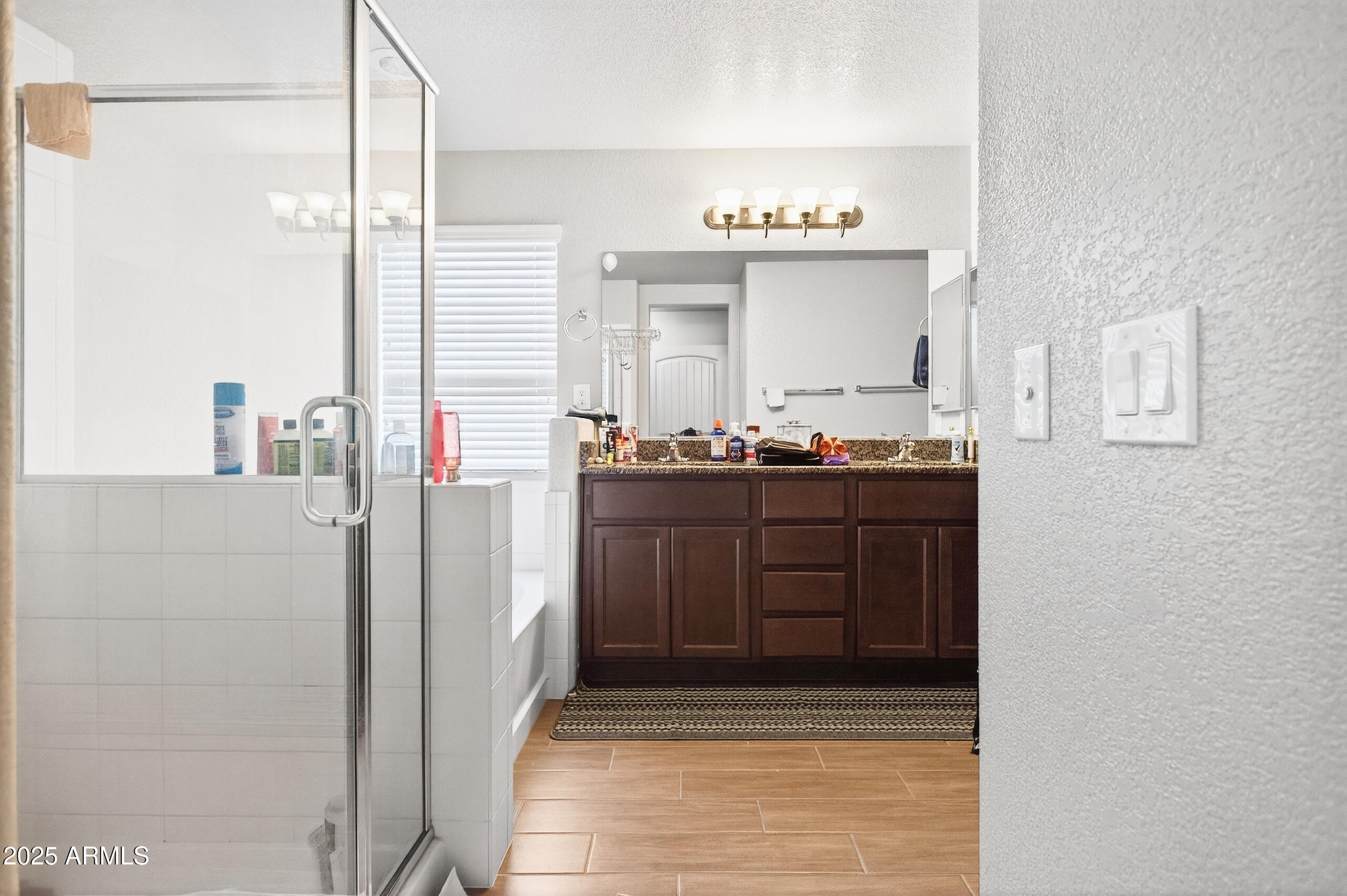 REFLECTIONS VALIENTE - Residential