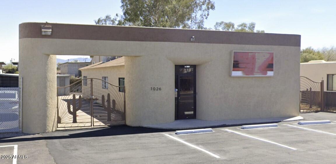 1834 SF OFFICE/WAREHOUSE WITH A FENCED TARD CENTRALLY LOCATED OFF SPEEDWAY AND COLUMBUS BLVD.  FLEXIBLE FOR MANY USERS I.E. CONTRACTORS, PROFEESSIONAL OFFICES RELIGIOUS FACILITIES, ETC.