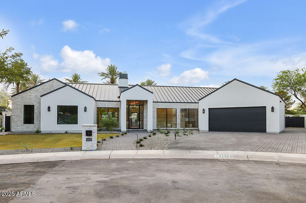 LA DONNA ESTATES - Residential