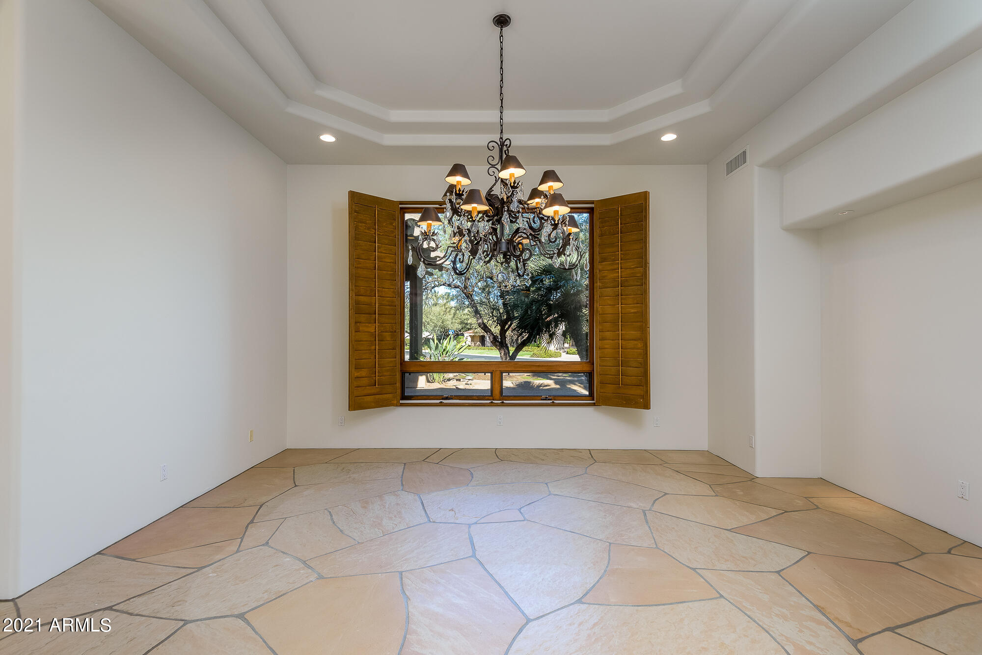 HIDDEN PARADISE - Residential