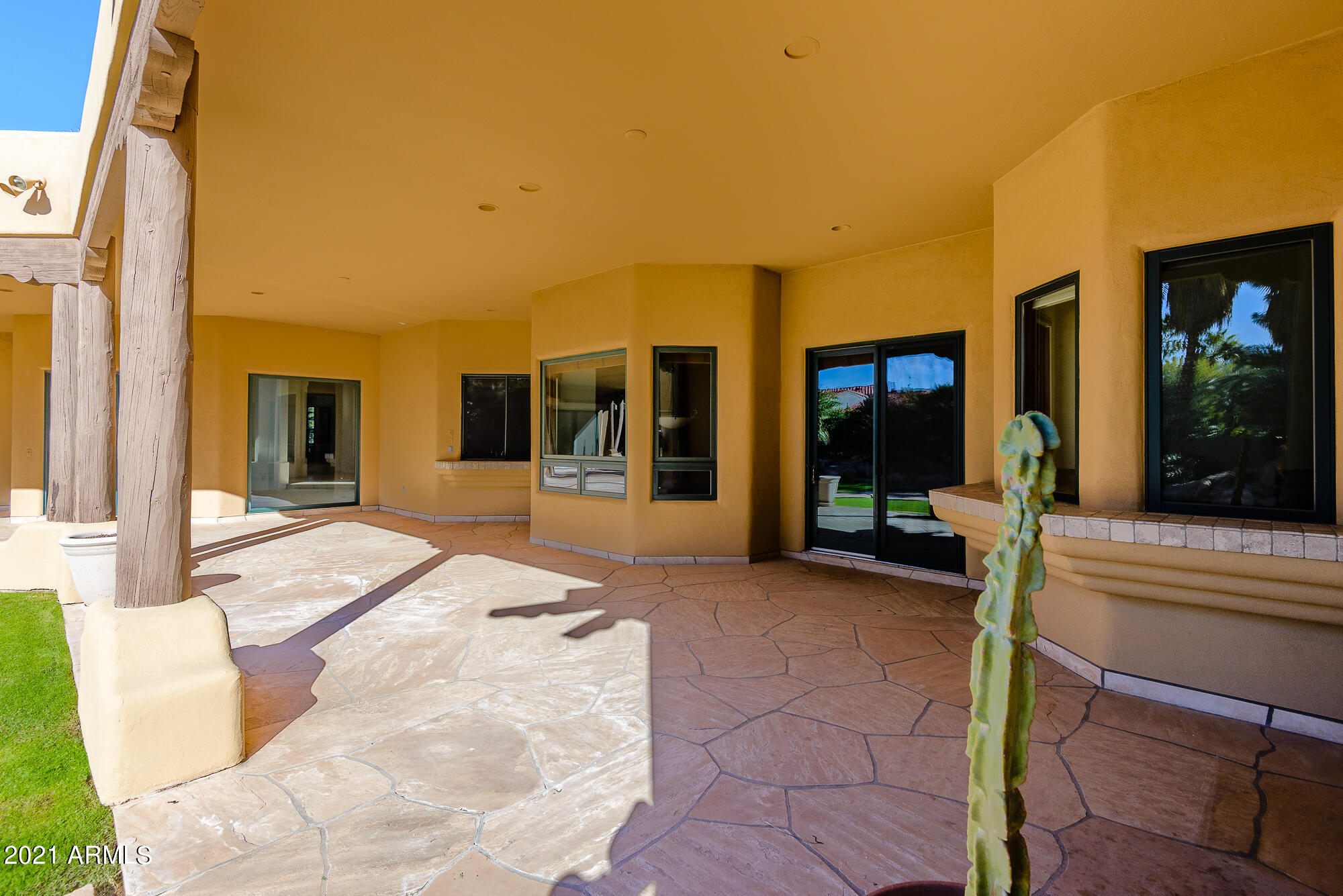 HIDDEN PARADISE - Residential
