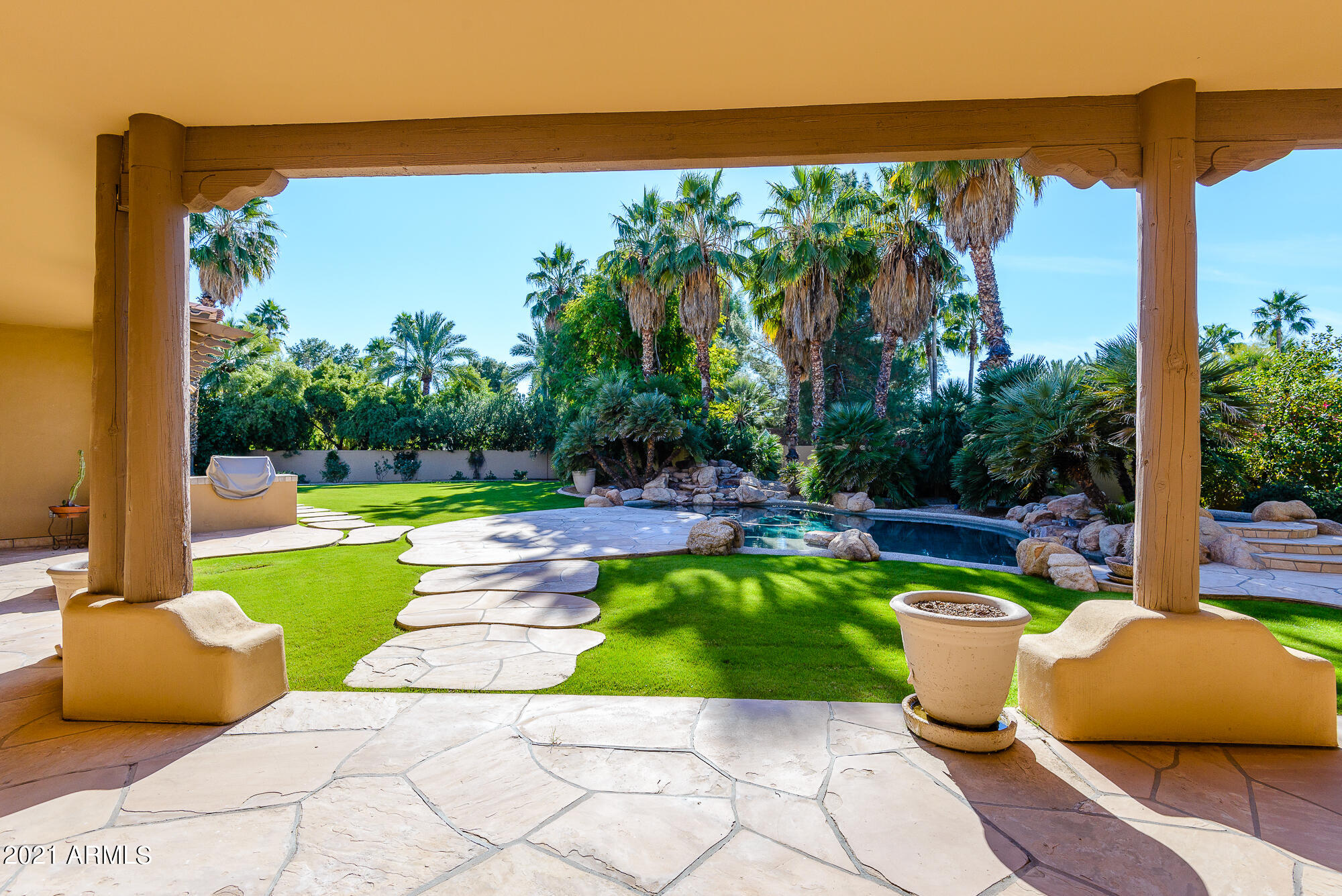 HIDDEN PARADISE - Residential