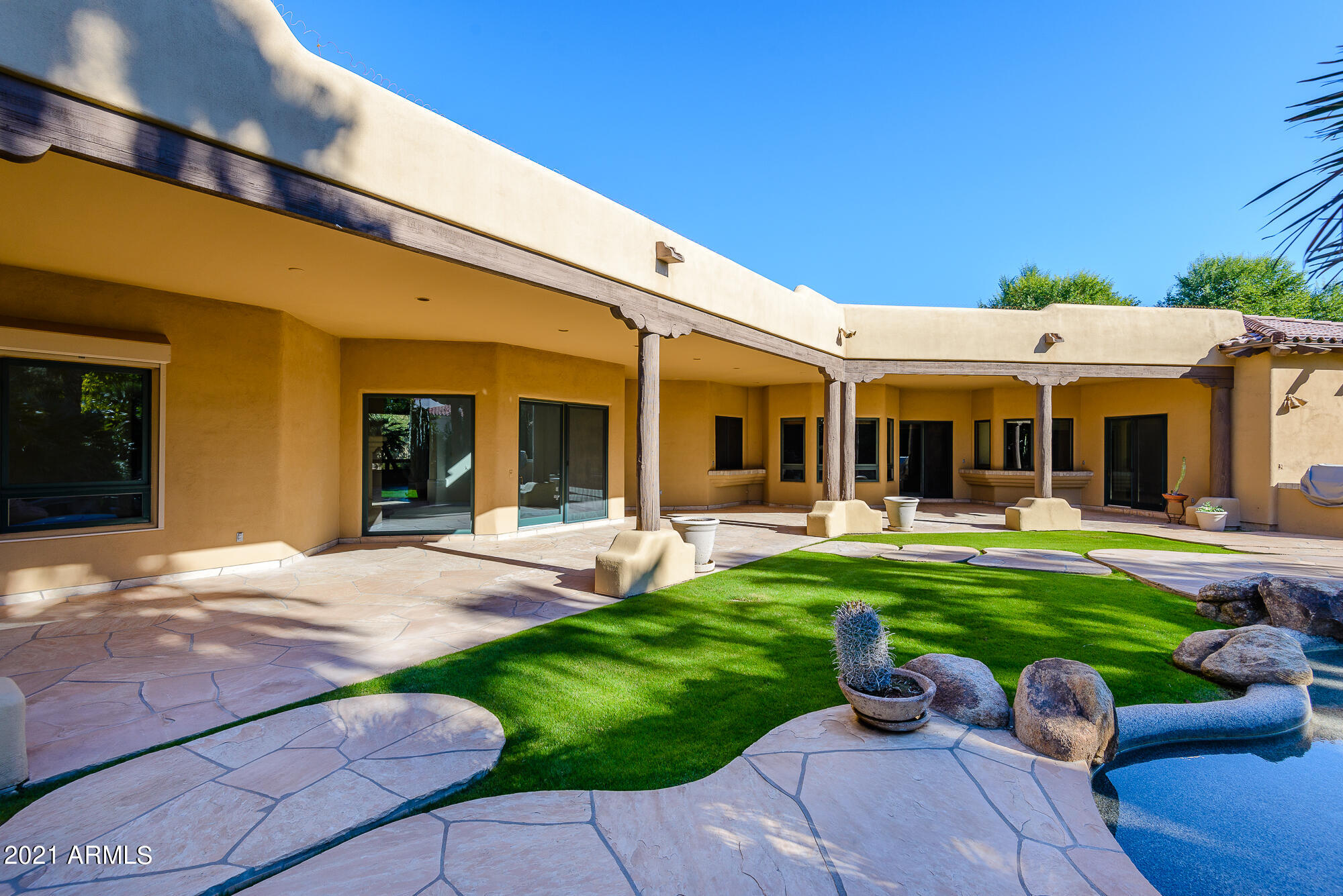 HIDDEN PARADISE - Residential