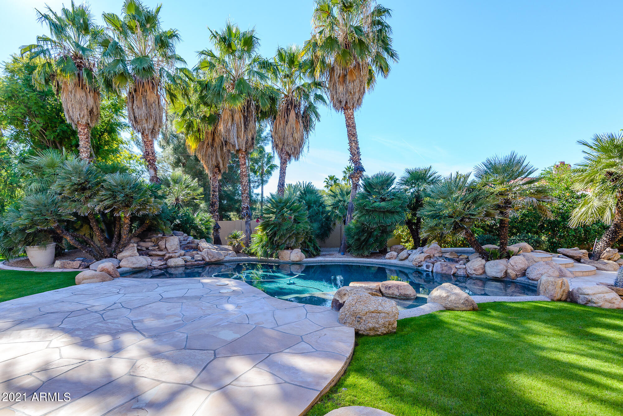 HIDDEN PARADISE - Residential