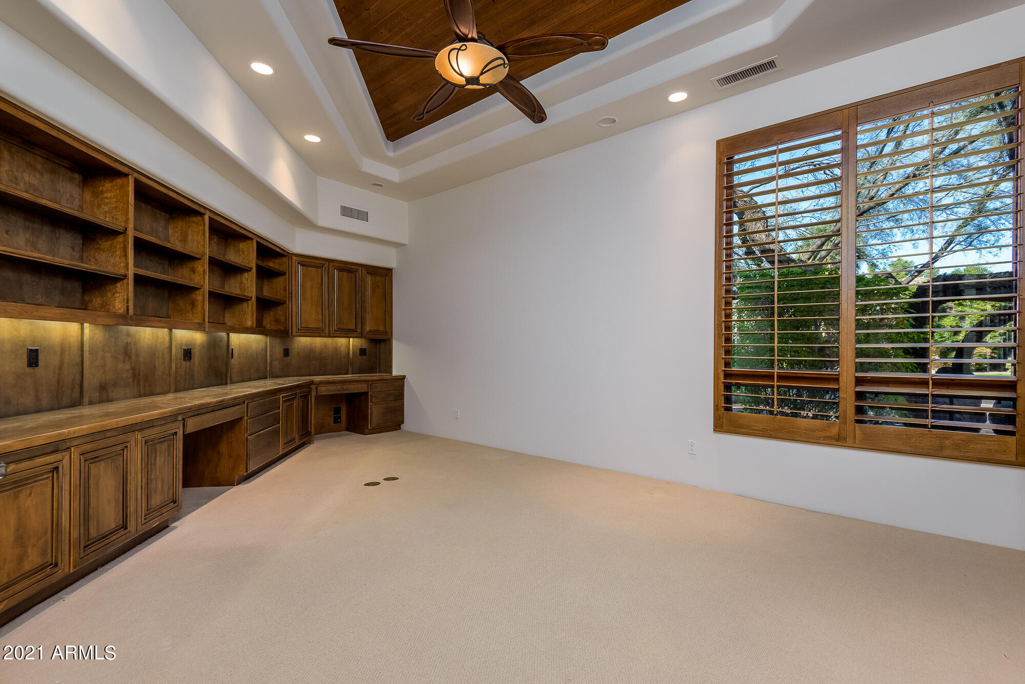 HIDDEN PARADISE - Residential