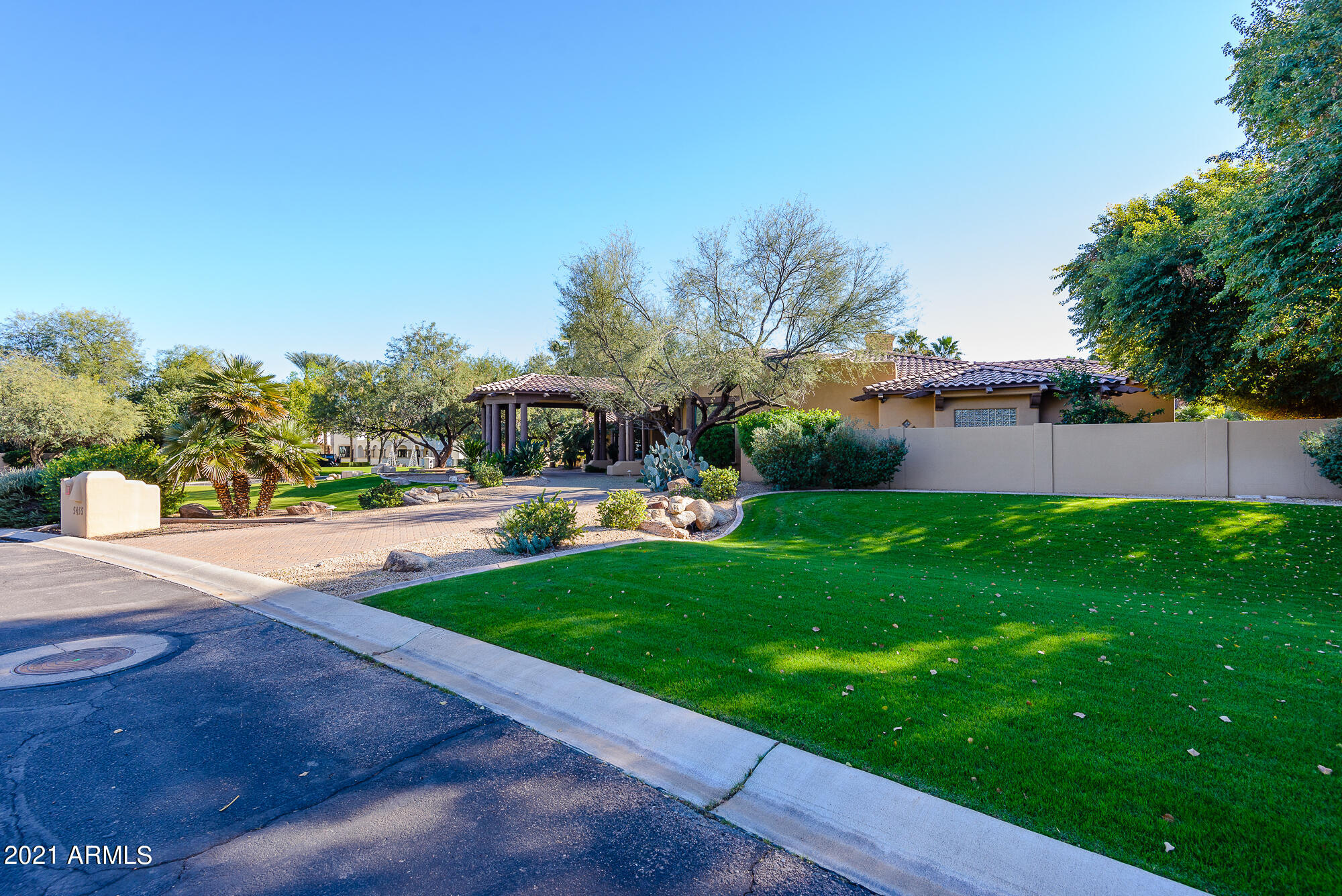 HIDDEN PARADISE - Residential