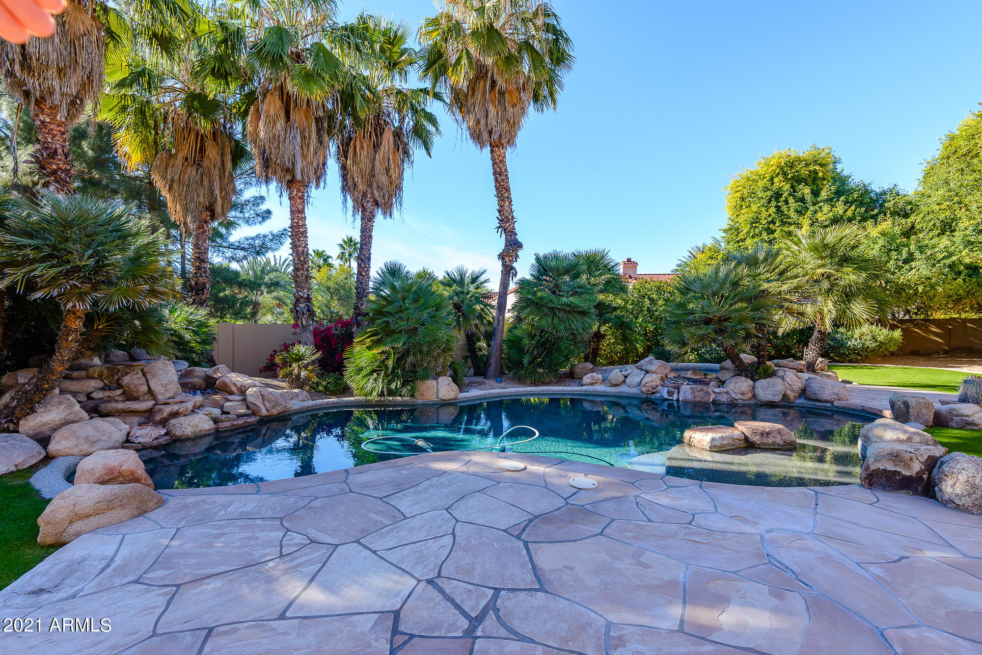 HIDDEN PARADISE - Residential