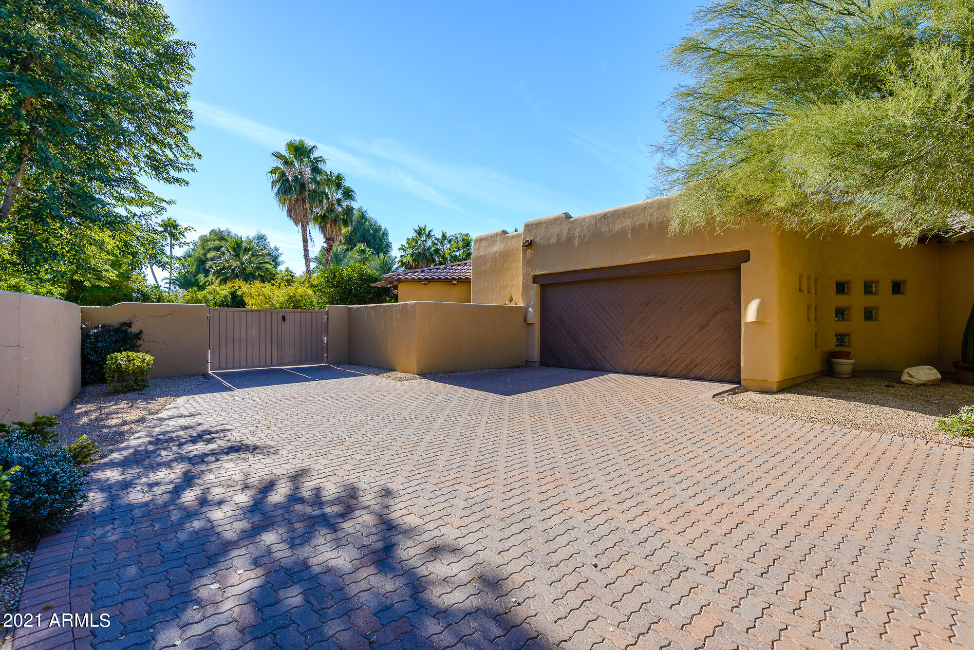 HIDDEN PARADISE - Residential