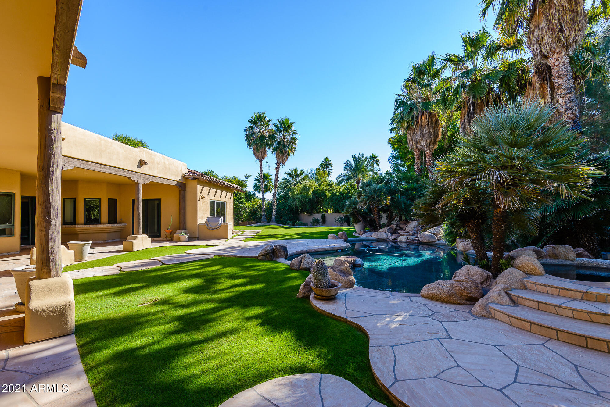 HIDDEN PARADISE - Residential