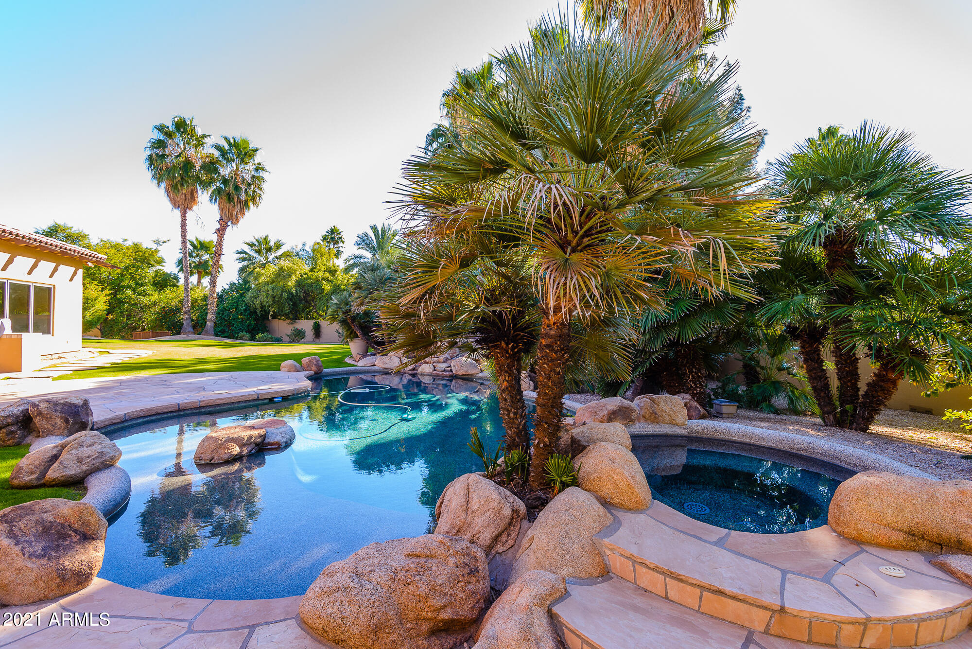 HIDDEN PARADISE - Residential