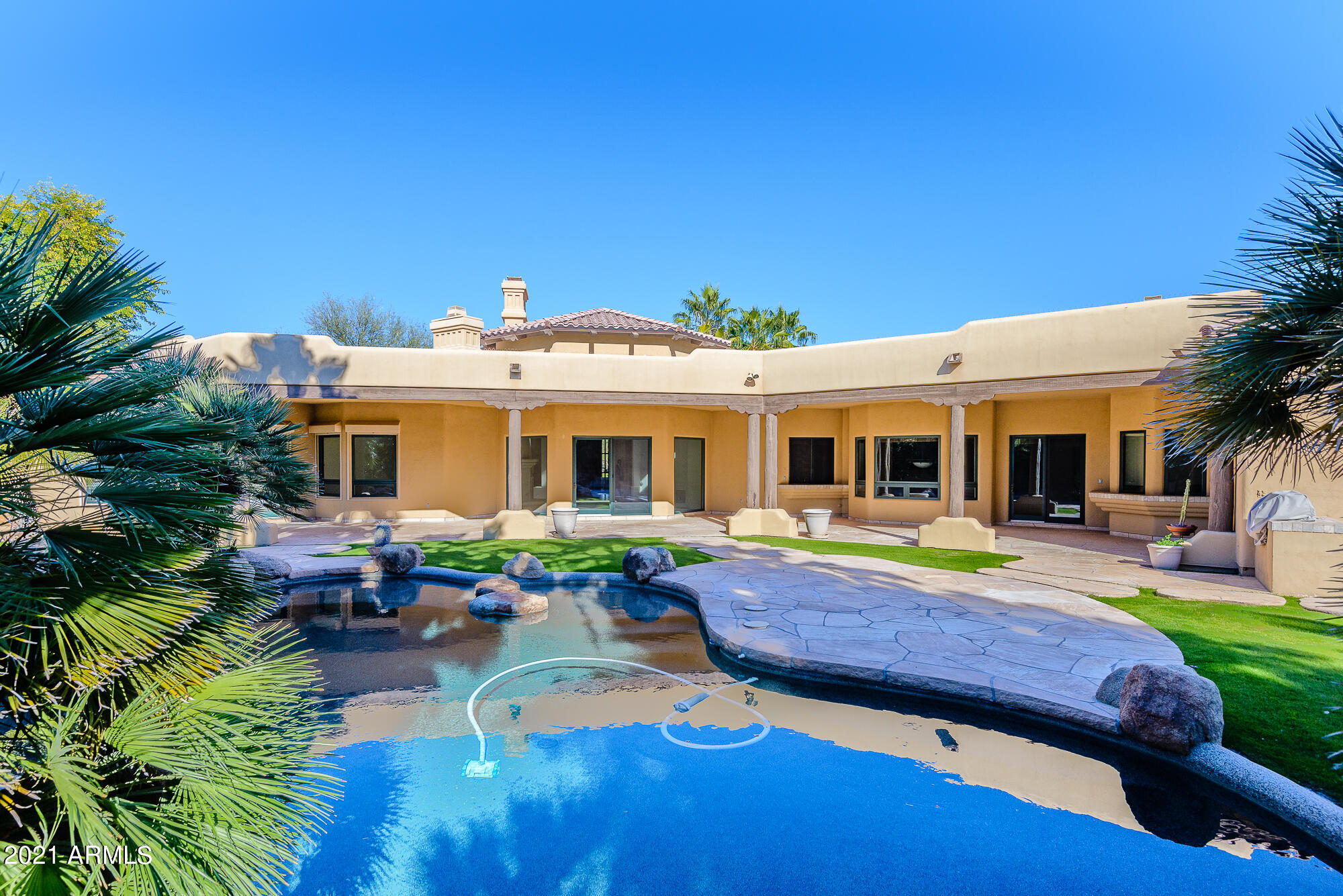 HIDDEN PARADISE - Residential