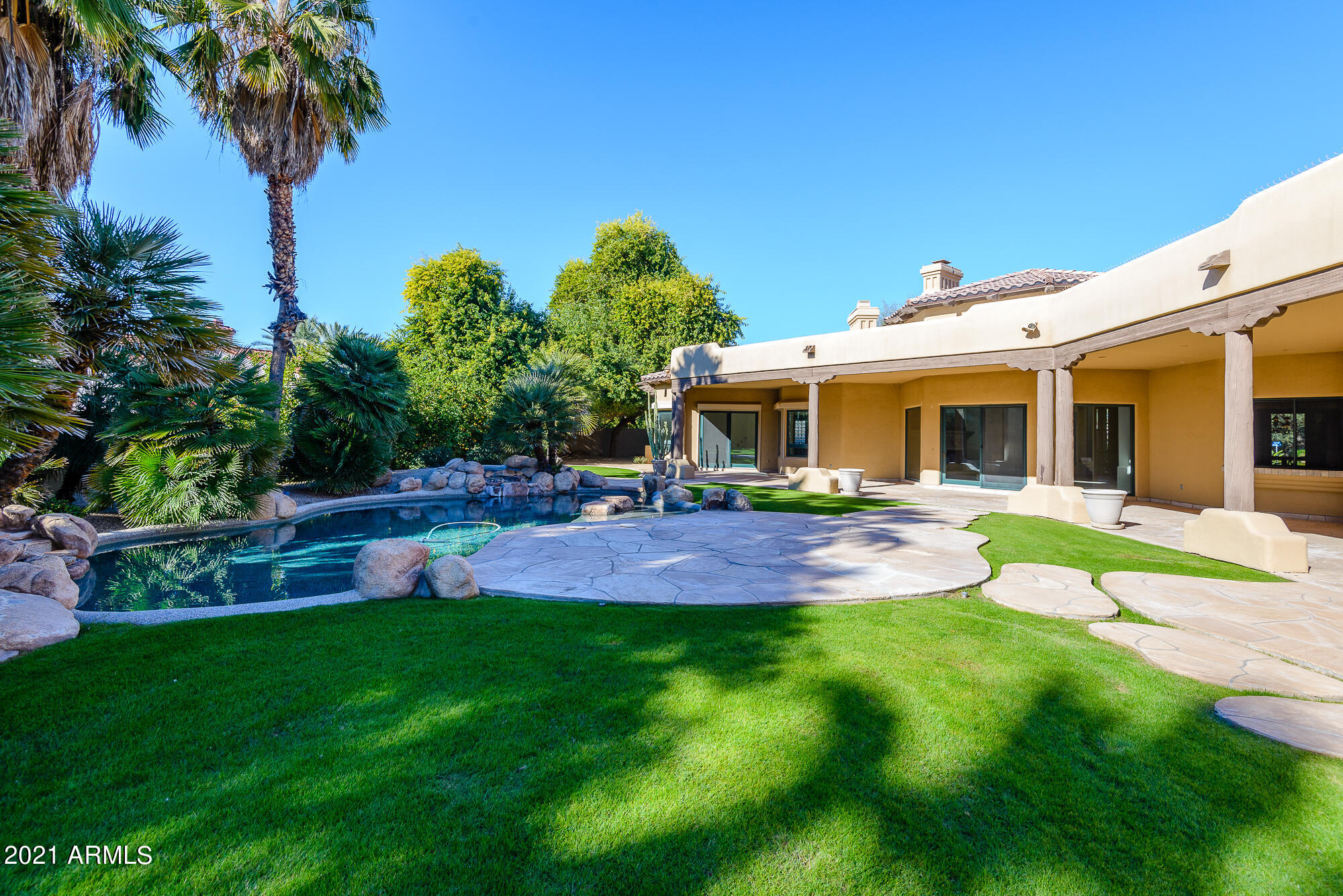 HIDDEN PARADISE - Residential