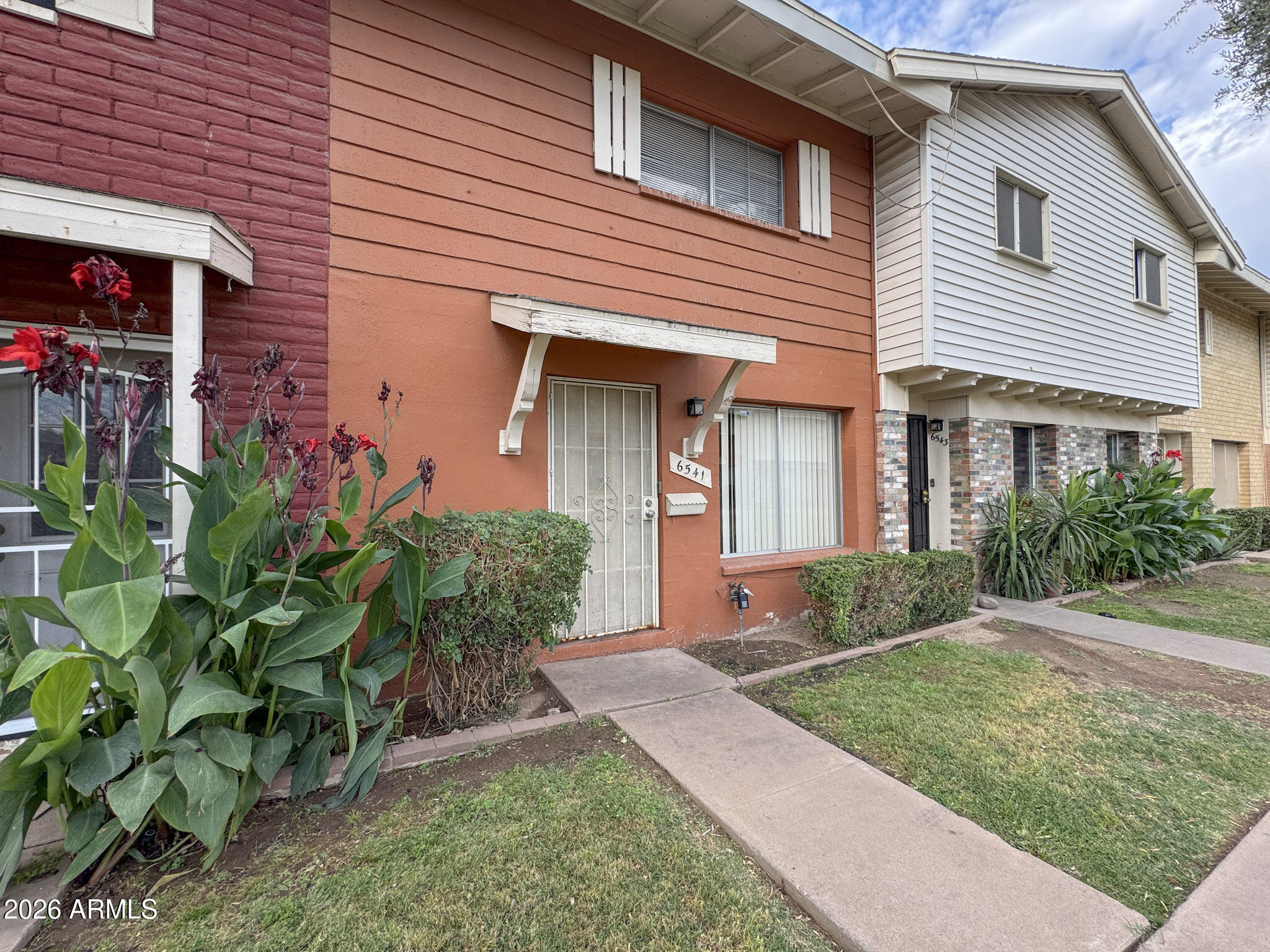 WEST PLAZA TOWNHOUSE - Residential