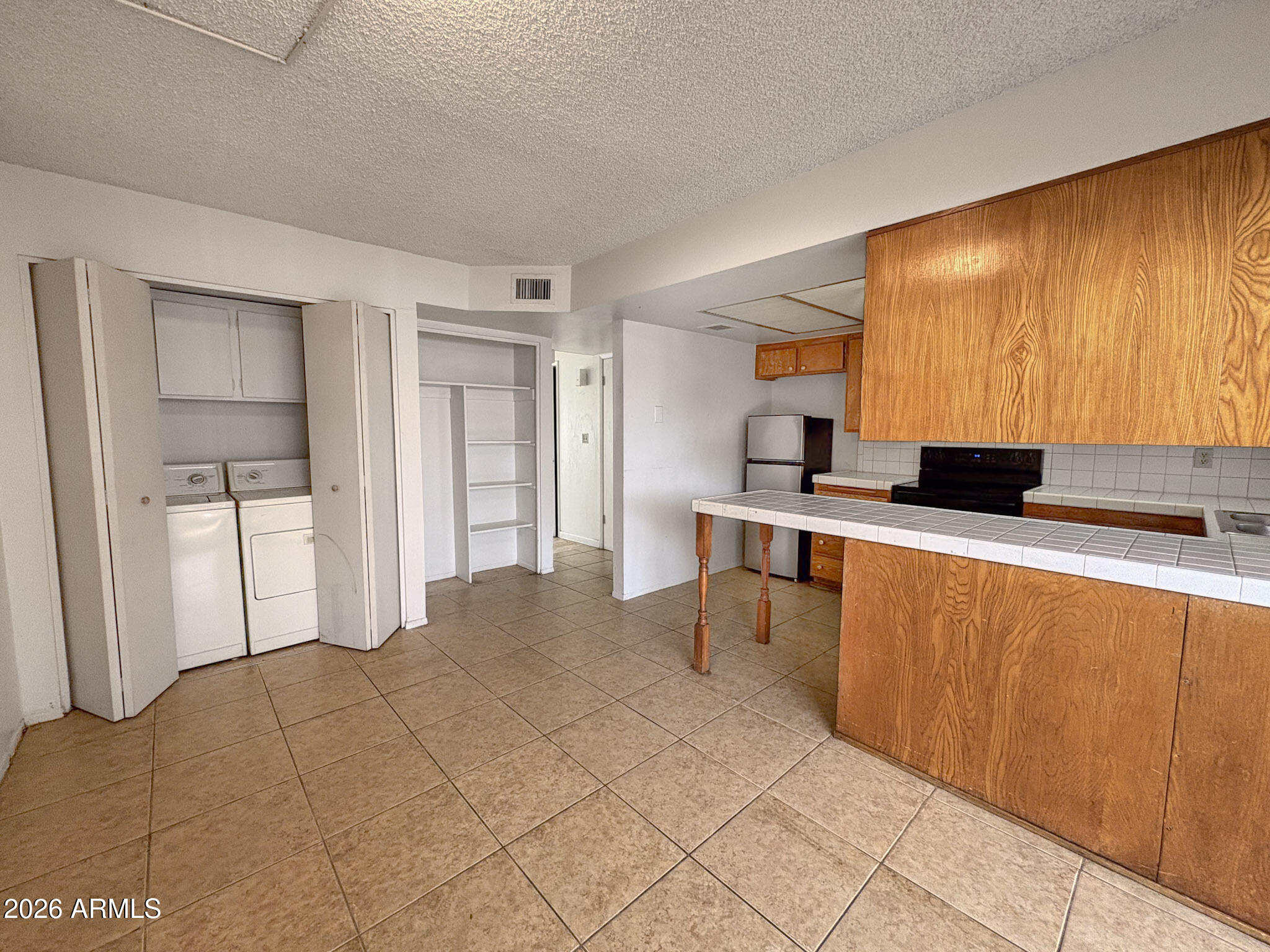 WEST PLAZA TOWNHOUSE - Residential
