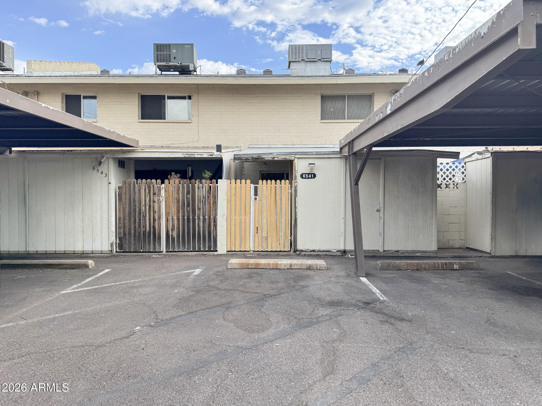 WEST PLAZA TOWNHOUSE - Residential