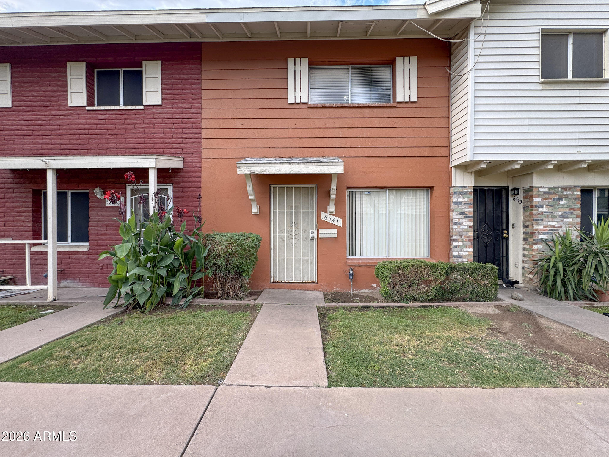 WEST PLAZA TOWNHOUSE - Residential