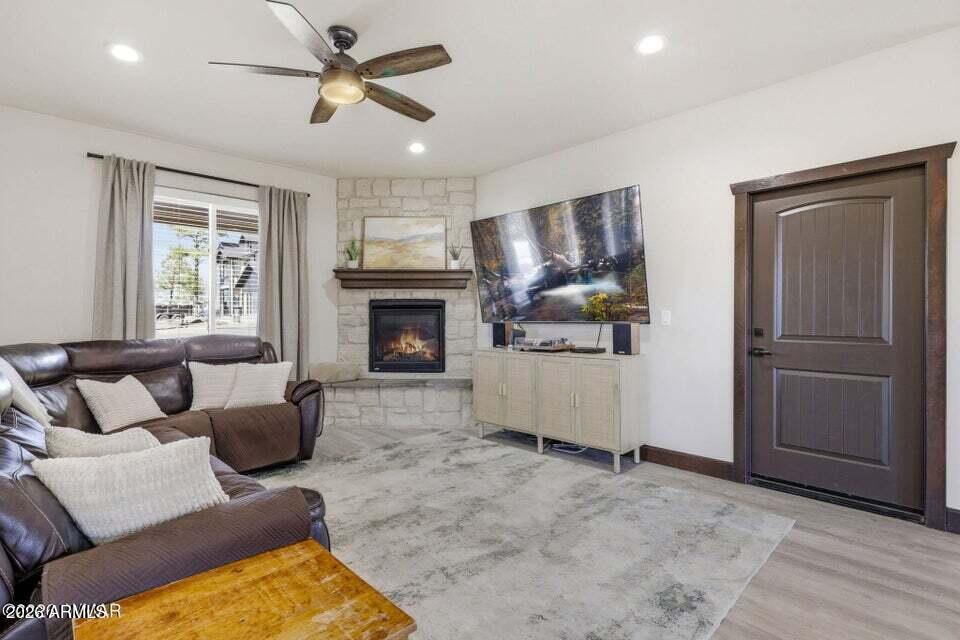 WHISPERING TRAILS UNIT 1 - Residential