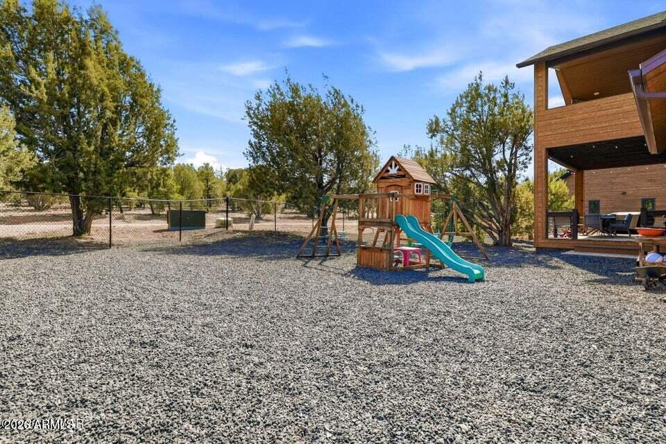 WHISPERING TRAILS UNIT 1 - Residential