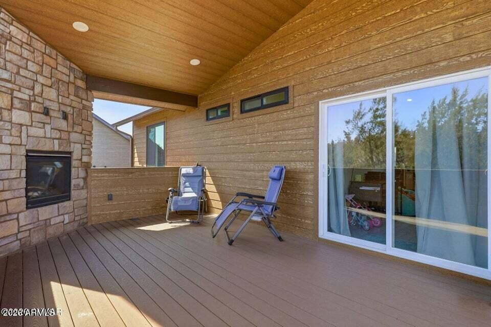 WHISPERING TRAILS UNIT 1 - Residential