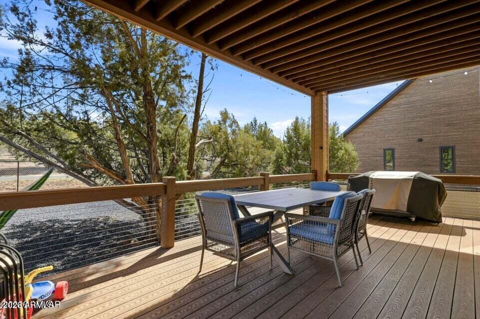 WHISPERING TRAILS UNIT 1 - Residential
