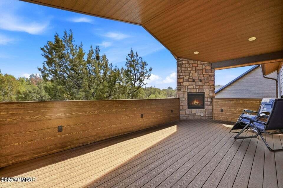 WHISPERING TRAILS UNIT 1 - Residential
