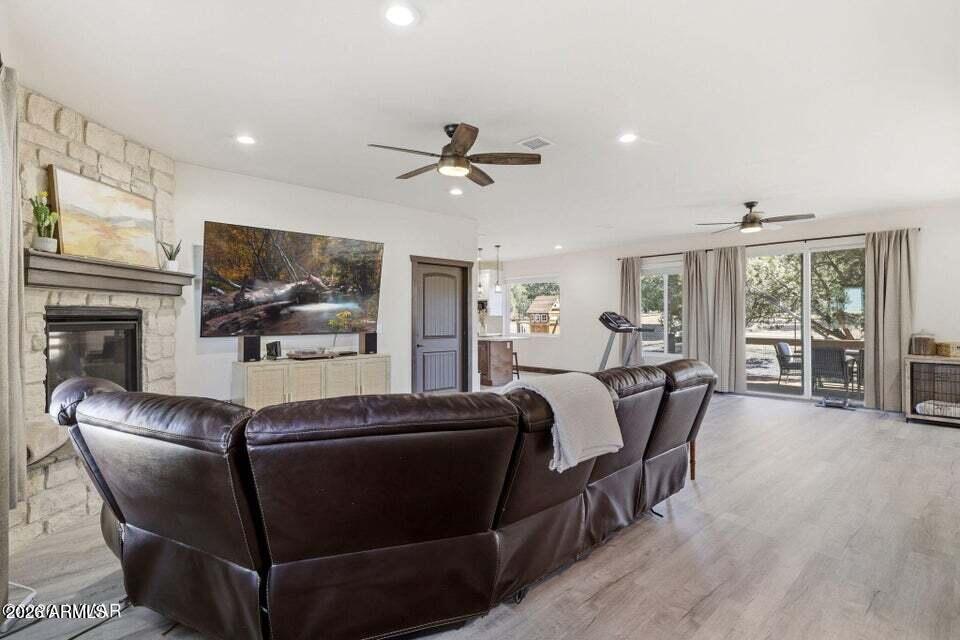 WHISPERING TRAILS UNIT 1 - Residential