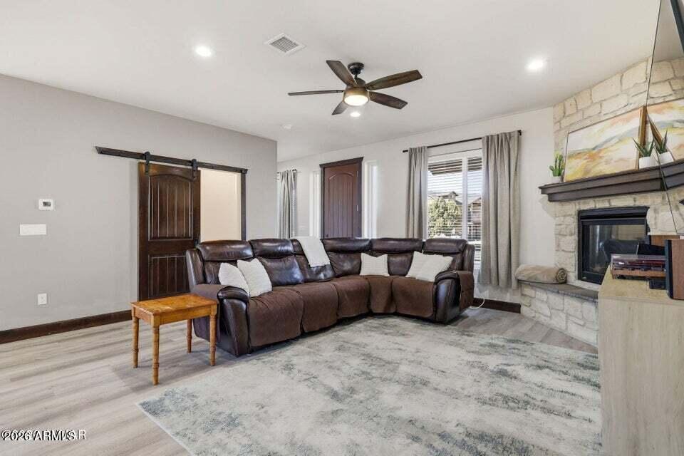 WHISPERING TRAILS UNIT 1 - Residential