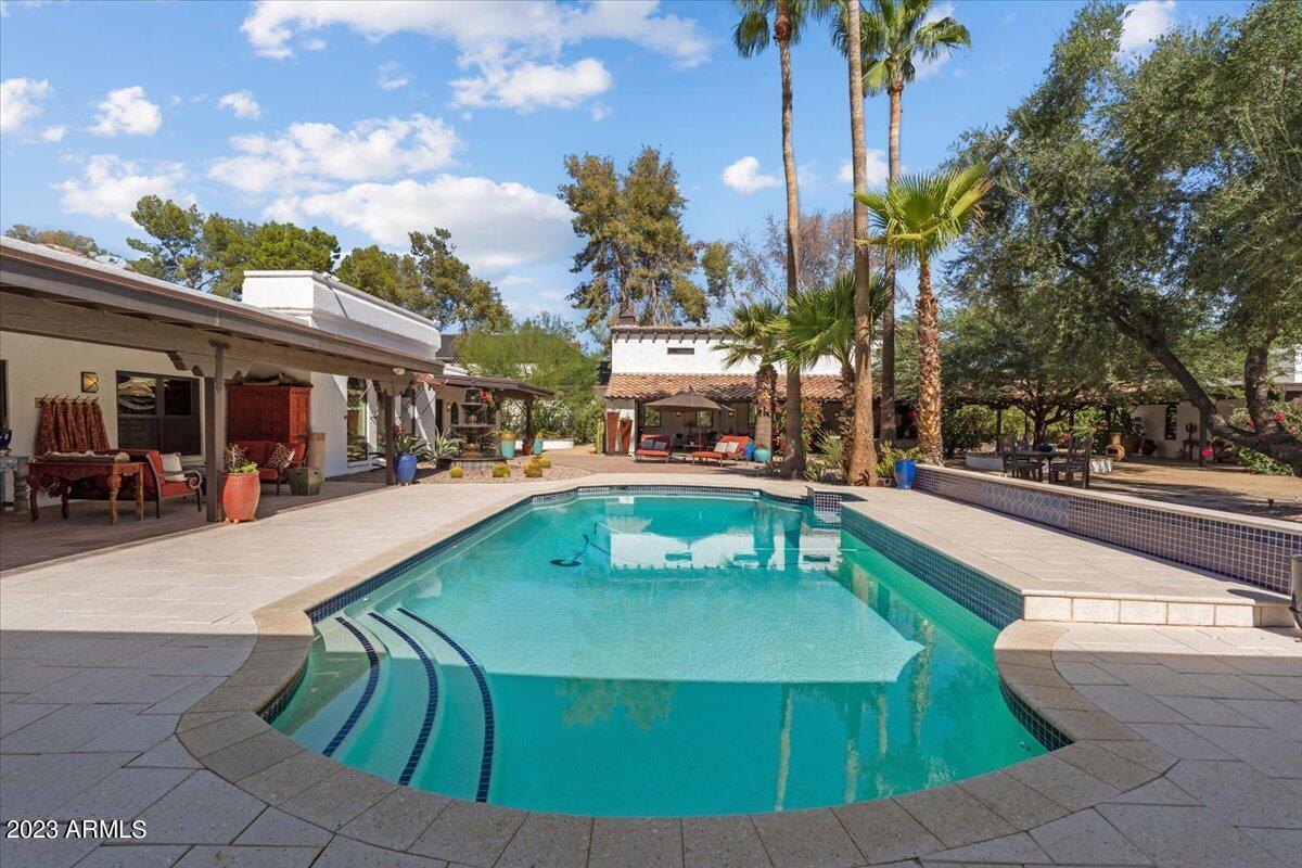PARADISE VALLEY FARMS - Residential
